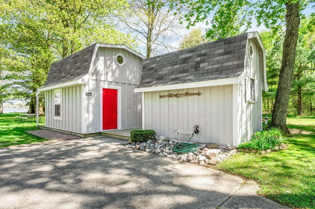 2850 W Winona Drive Peacock Township MI 49304