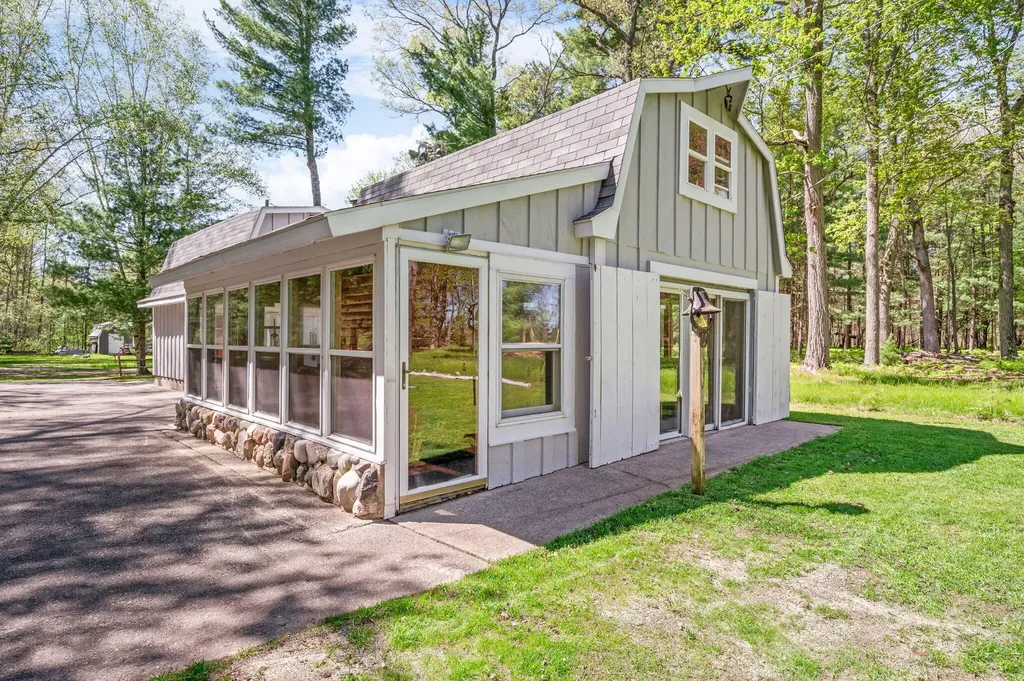 2850 W Winona Drive Peacock Township MI 49304