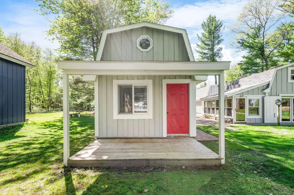 2850 W Winona Drive Peacock Township MI 49304