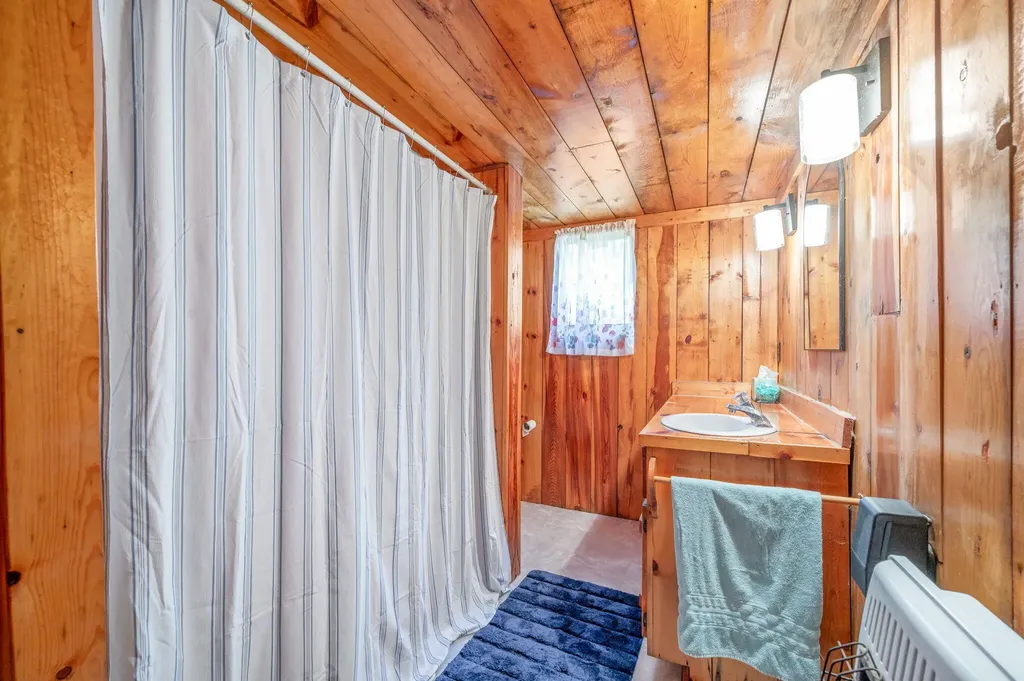 2850 W Winona Drive Peacock Township MI 49304