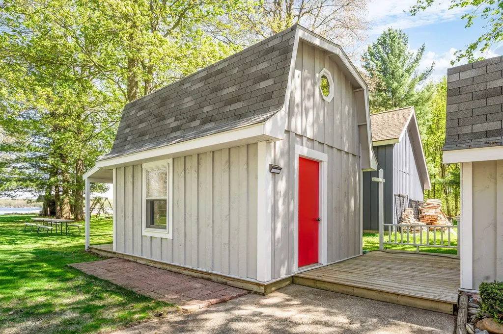 2850 W Winona Drive Peacock Township MI 49304