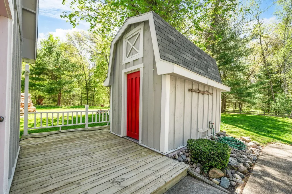 2850 W Winona Drive Peacock Township MI 49304