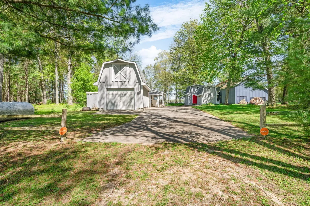 2850 W Winona Drive Peacock Township MI 49304