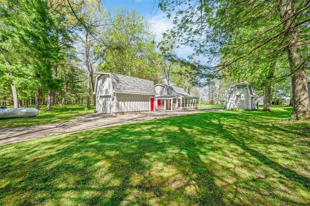 2850 W Winona Drive Peacock Township MI 49304