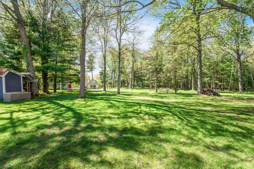 2850 W Winona Drive Peacock Township MI 49304