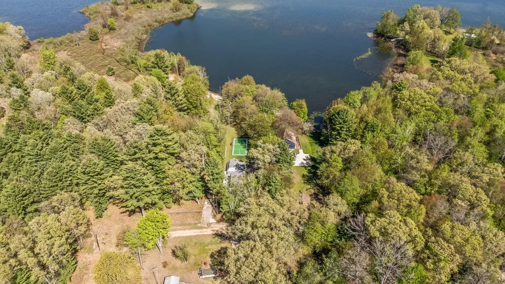 2850 W Winona Drive Peacock Township MI 49304