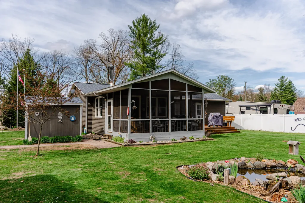 3878 W Wildwood Avenue Merrill Township MI 49309