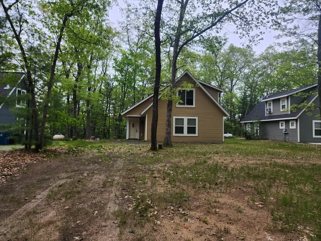 9736 S Trillium Trail Lake Township MI 49304