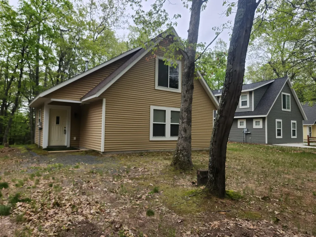 9736 S Trillium Trail Lake Township MI 49304
