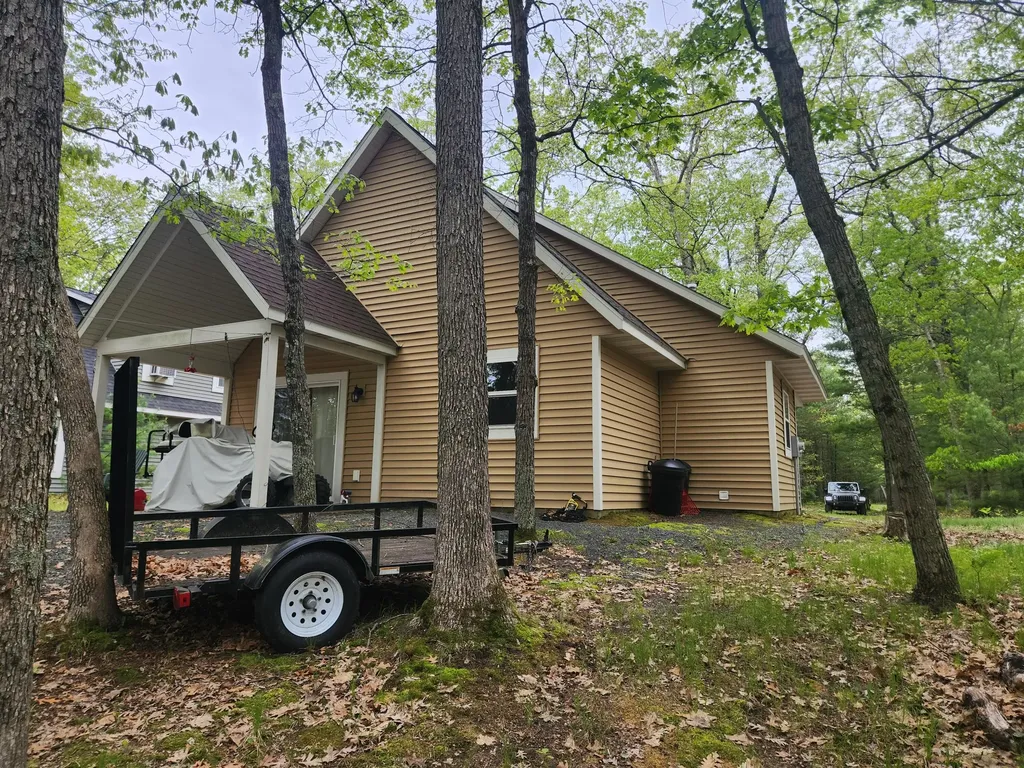 9736 S Trillium Trail Lake Township MI 49304