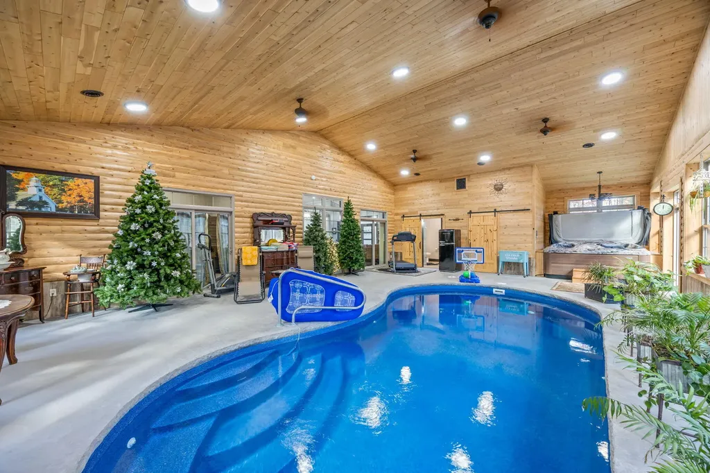 3159 Hilltop Lane Union Charter Township MI 48858