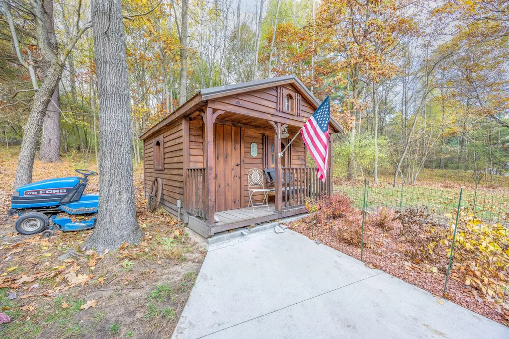 3159 Hilltop Lane Union Charter Township MI 48858