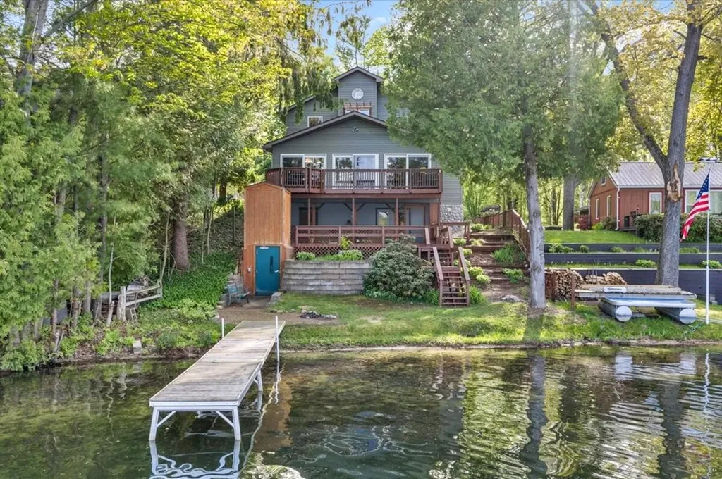 9158 W School Section Lake Drive Morton Township MI 49332