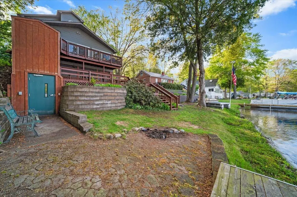 9158 W School Section Lake Drive Morton Township MI 49332