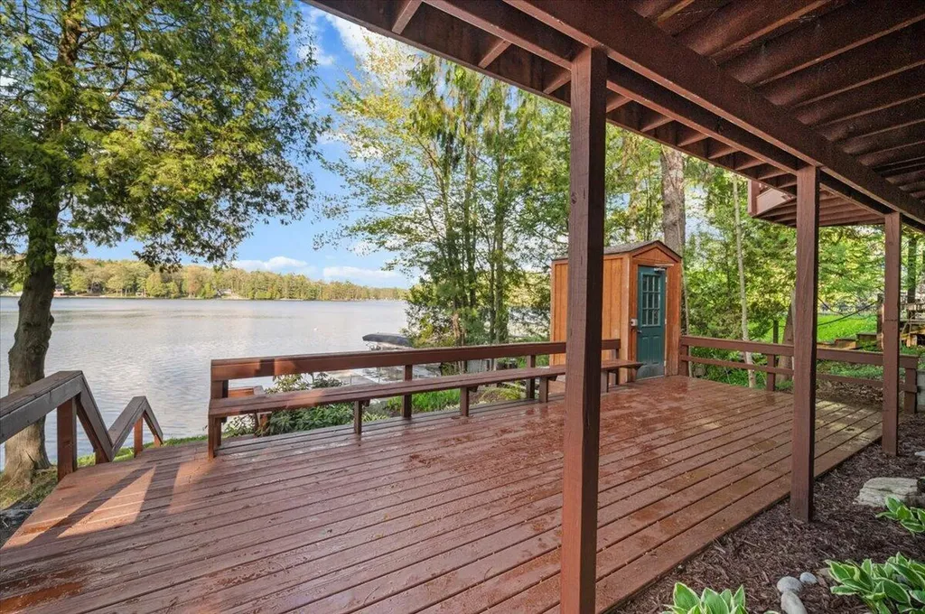 9158 W School Section Lake Drive Morton Township MI 49332