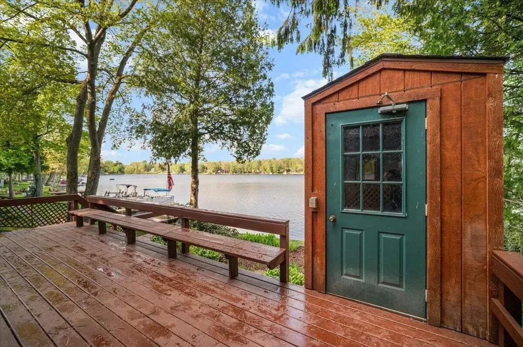 9158 W School Section Lake Drive Morton Township MI 49332