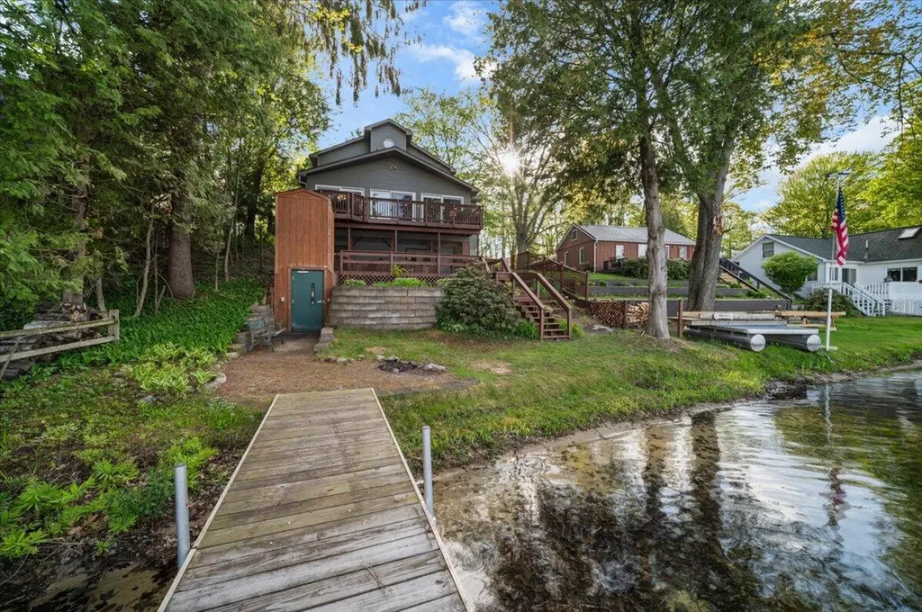 9158 W School Section Lake Drive Morton Township MI 49332