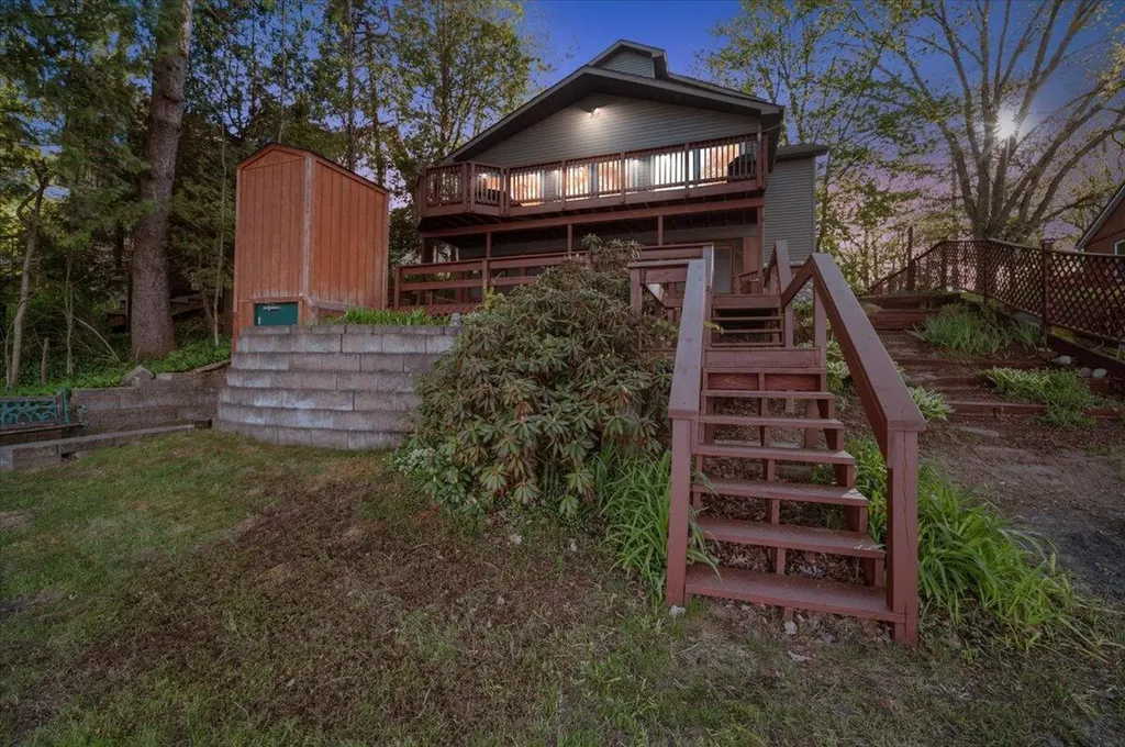 9158 W School Section Lake Drive Morton Township MI 49332