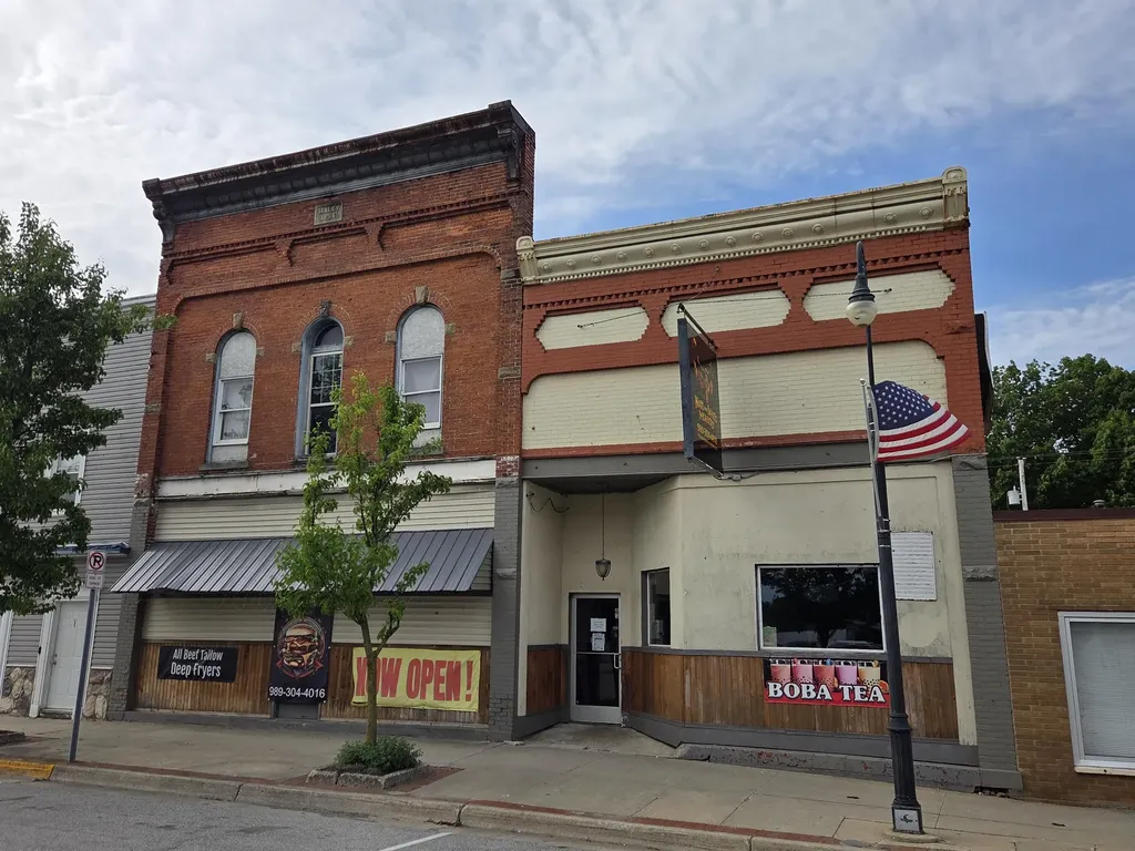 526 E Main Street Edmore Village MI 48829
