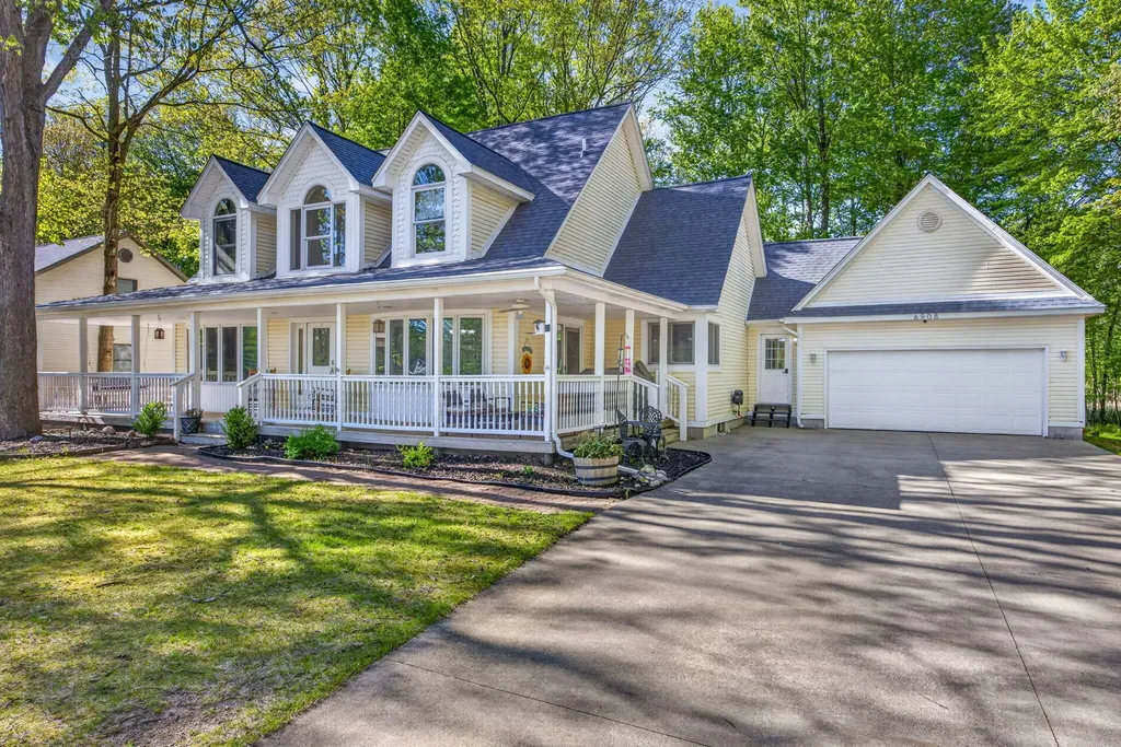6908 Club House Drive E Morton Township MI 49346