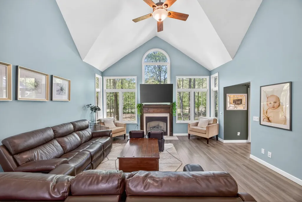 6908 Club House Drive E Morton Township MI 49346