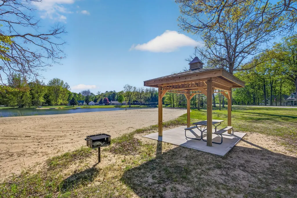 6908 Club House Drive E Morton Township MI 49346