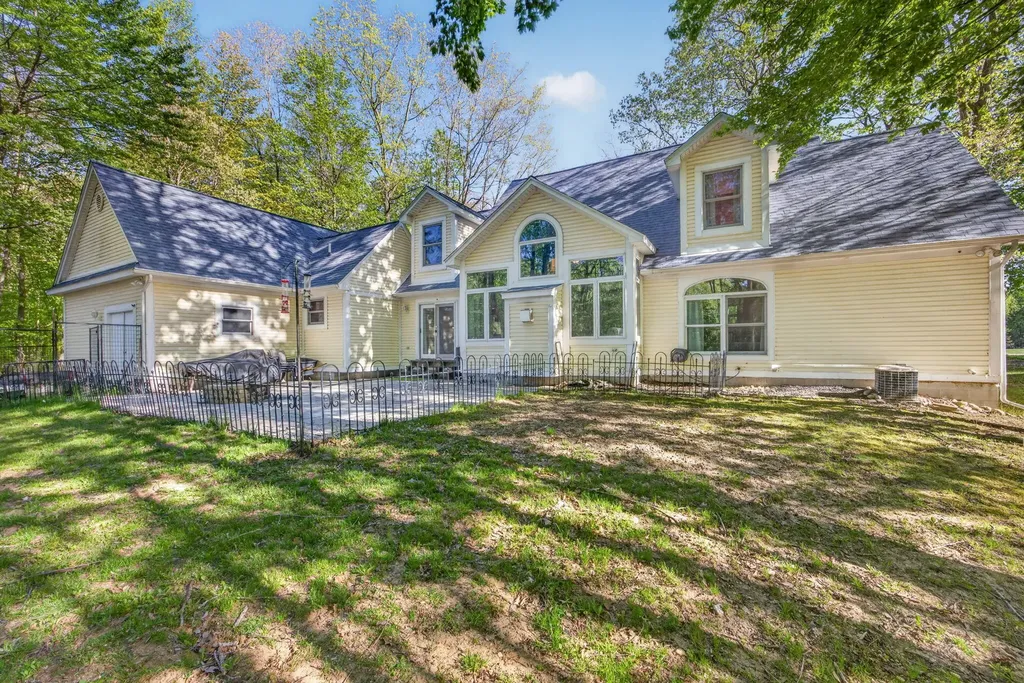 6908 Club House Drive E Morton Township MI 49346