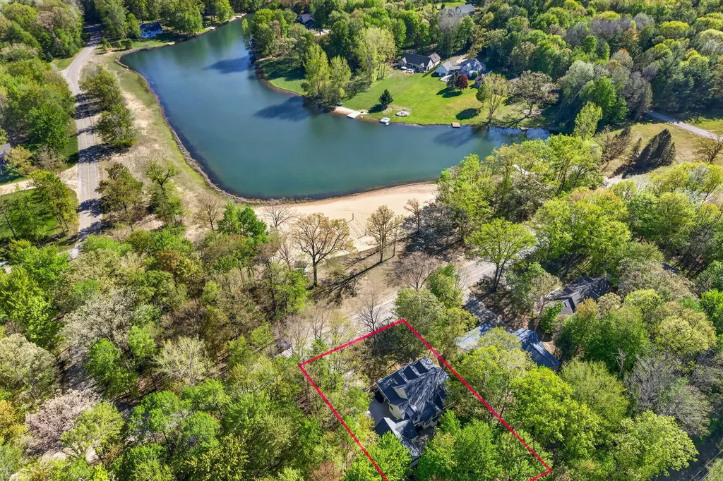 6908 Club House Drive E Morton Township MI 49346