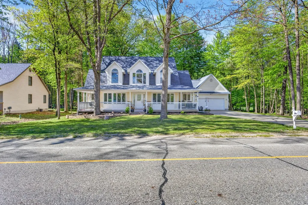 6908 Club House Drive E Morton Township MI 49346