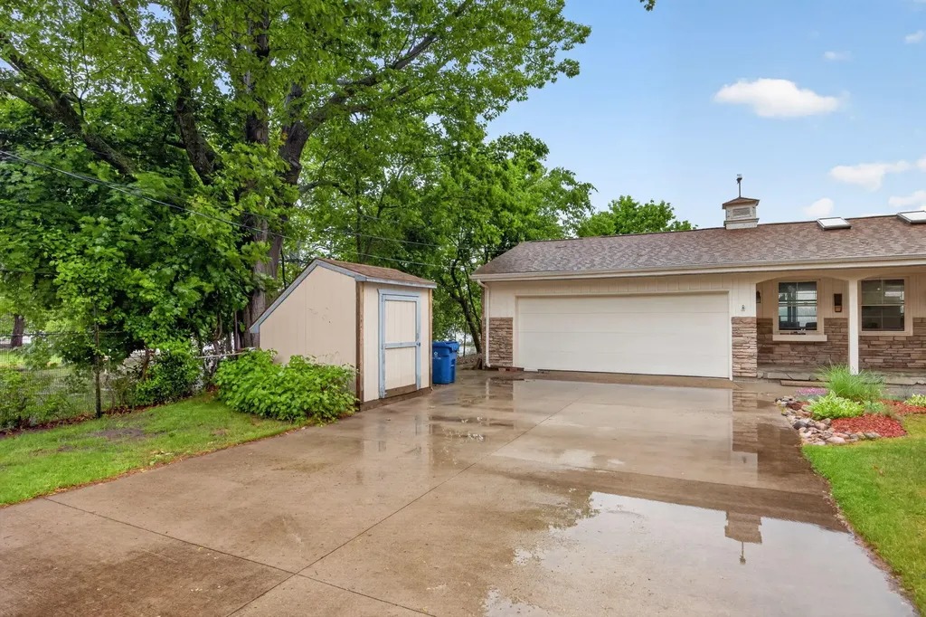1020 Sunnyside Drive Cadillac City MI 49601