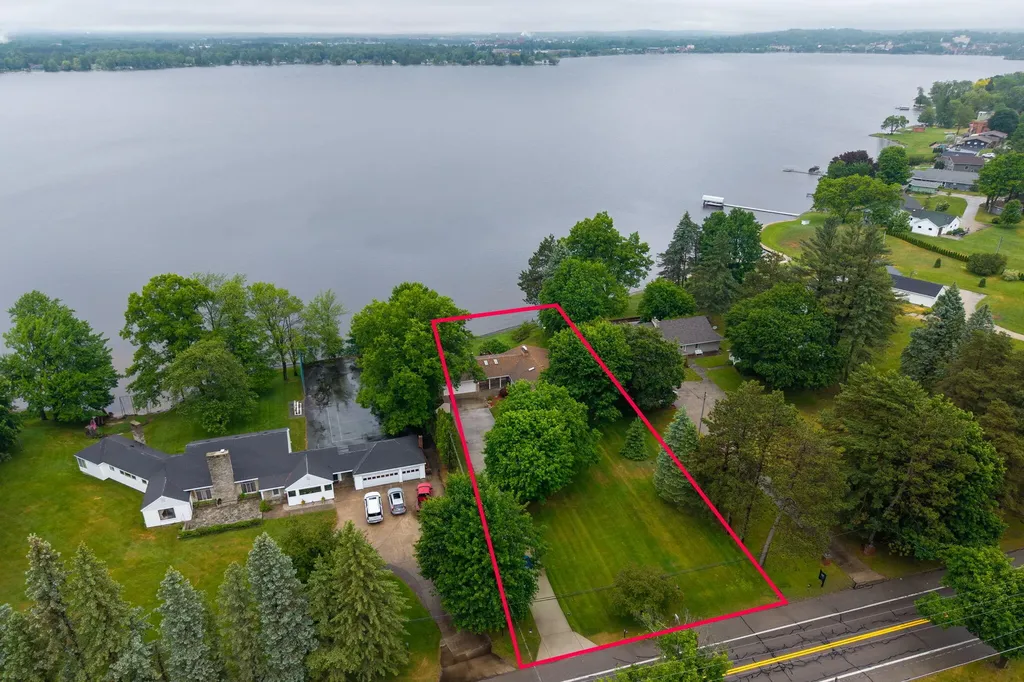 1020 Sunnyside Drive Cadillac City MI 49601