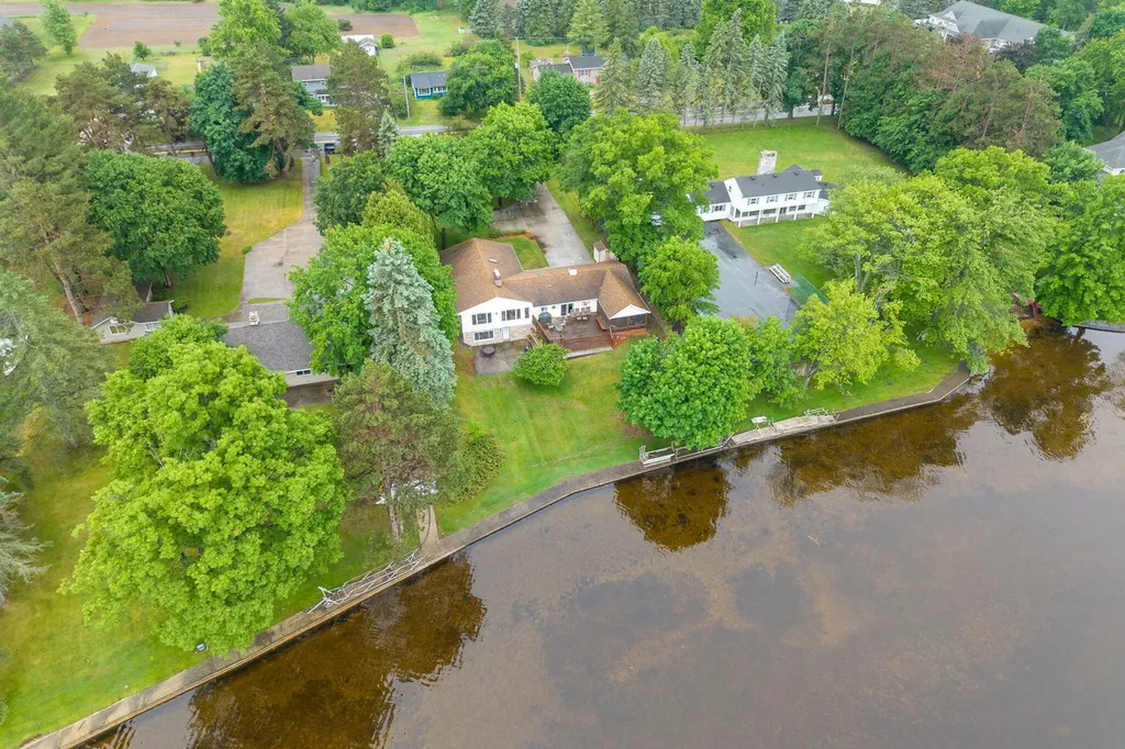 1020 Sunnyside Drive Cadillac City MI 49601