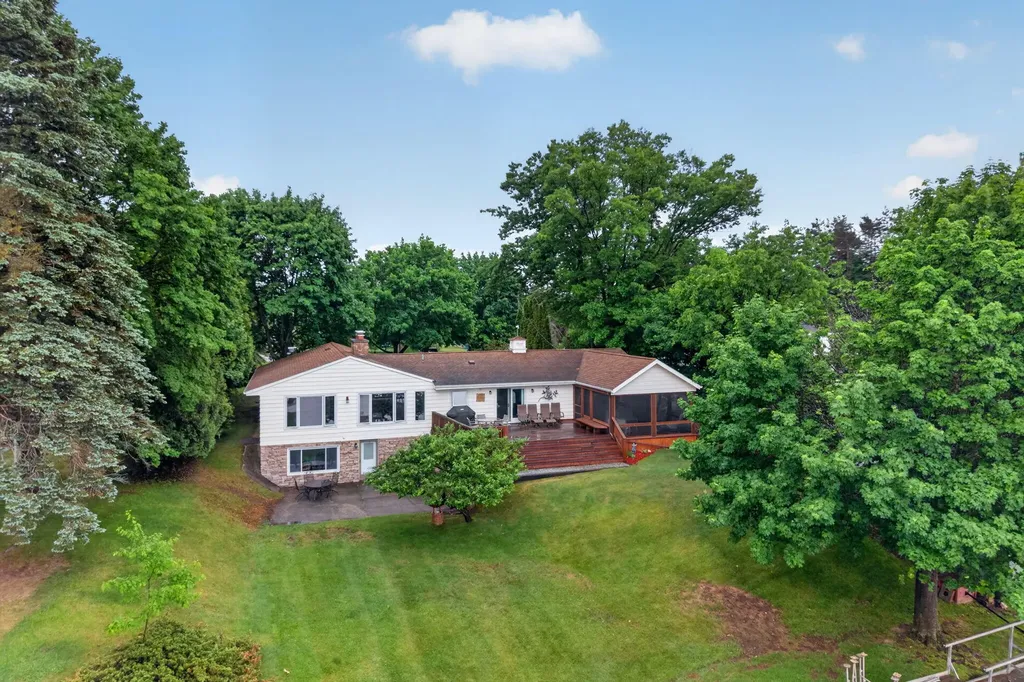 1020 Sunnyside Drive Cadillac City MI 49601