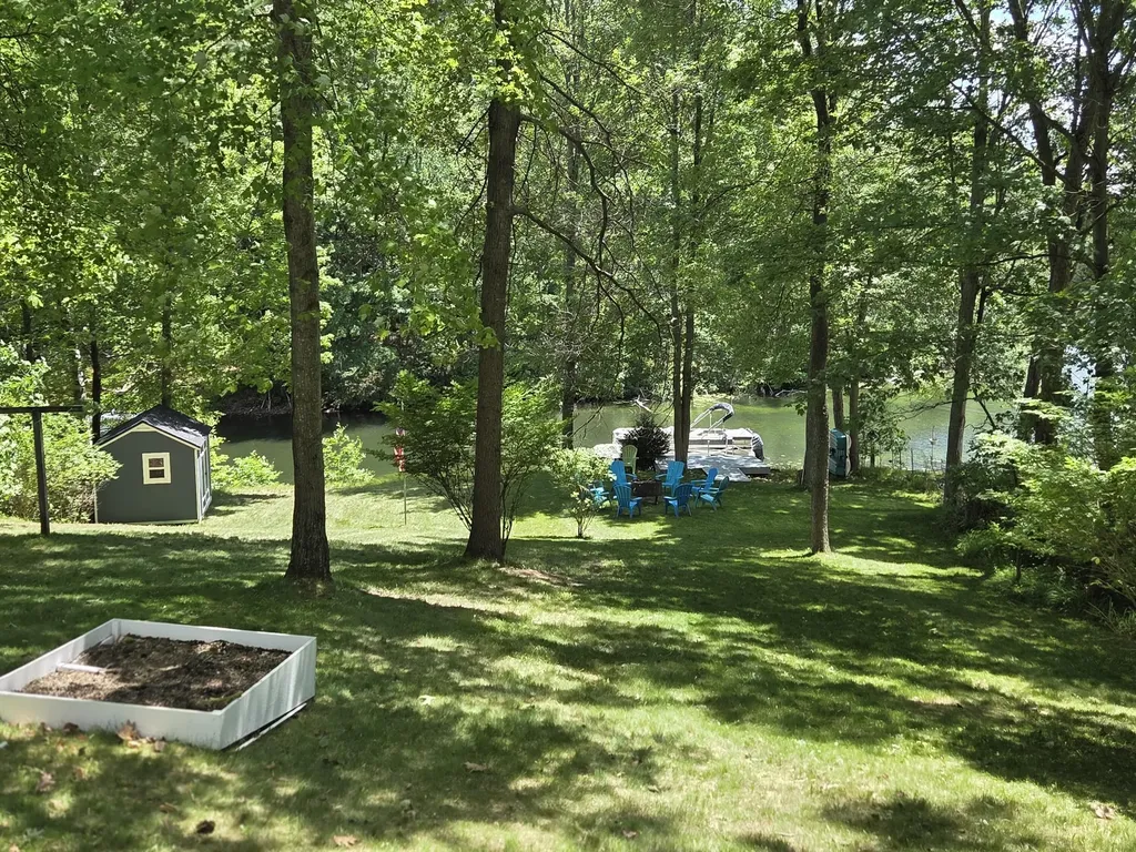 9638 W School Section Lake Drive Morton Township MI 49332