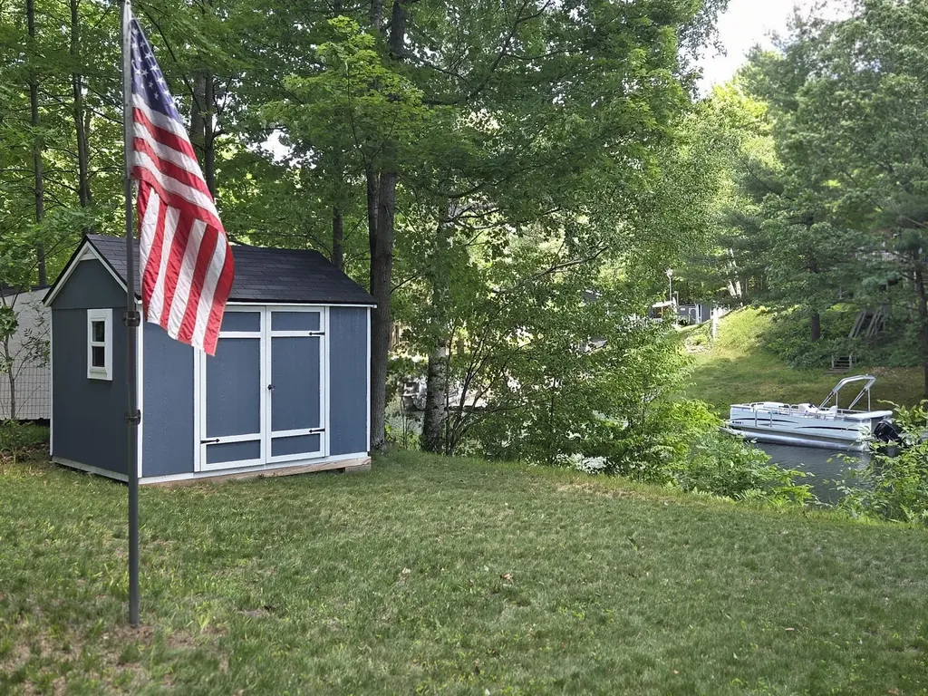 9638 W School Section Lake Drive Morton Township MI 49332