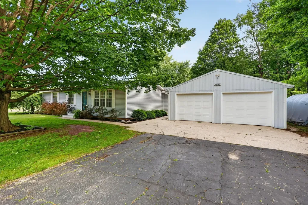 4555 16 Mile Road NE Solon Township MI 49319