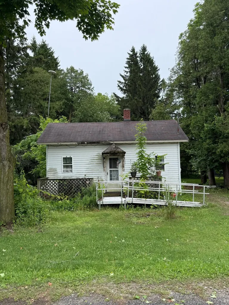 327 W Pine Street Stanton City MI 48888