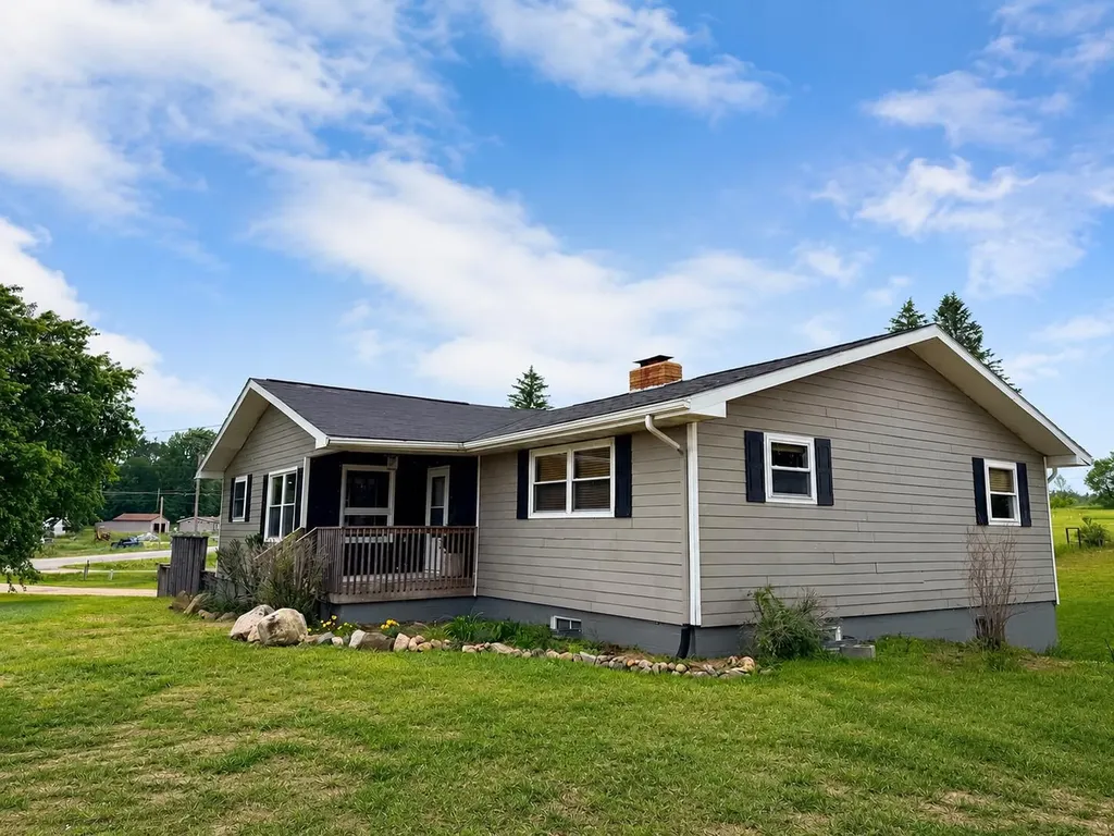 4522 210th Avenue Richmond Township MI 49677