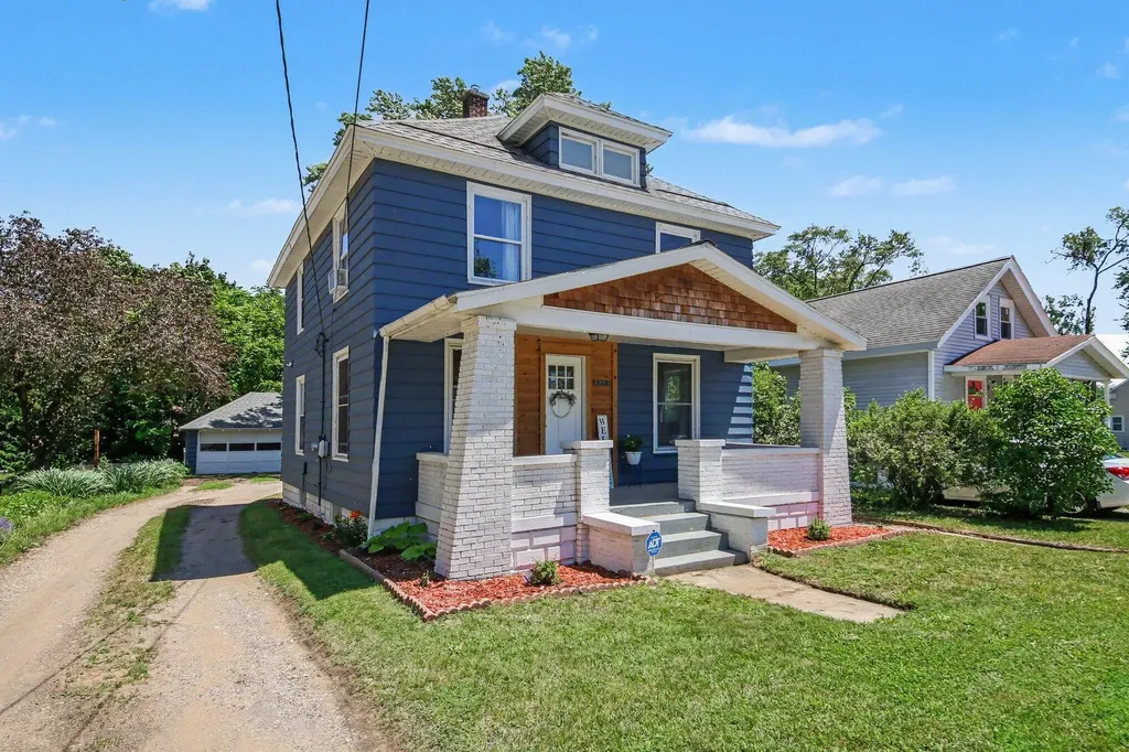 2446 Hufford Avenue NW Walker City MI 49544