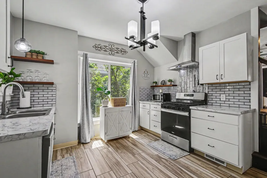 2446 Hufford Avenue NW Walker City MI 49544