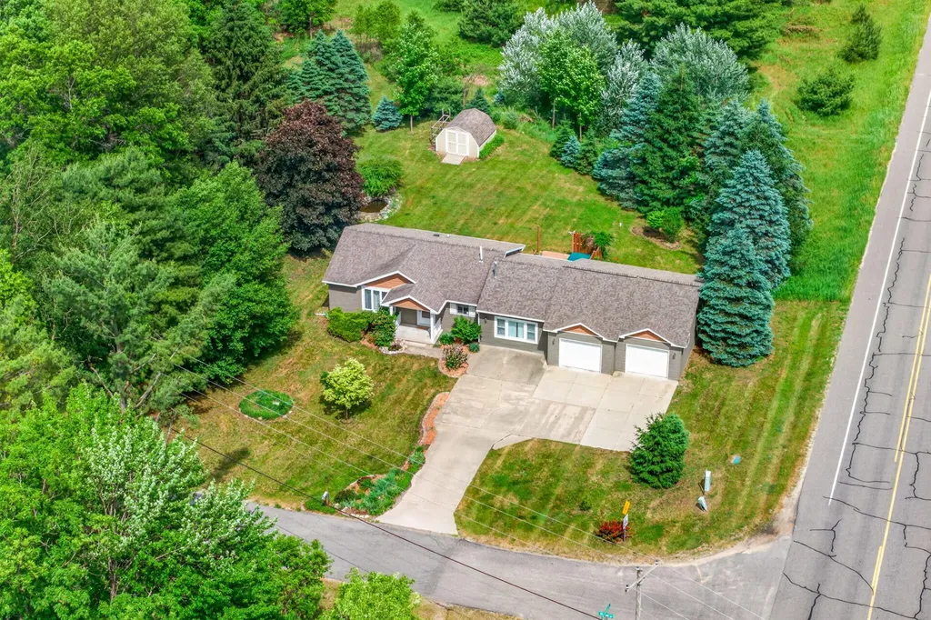 8508 Wood Street Morton Township MI 49332