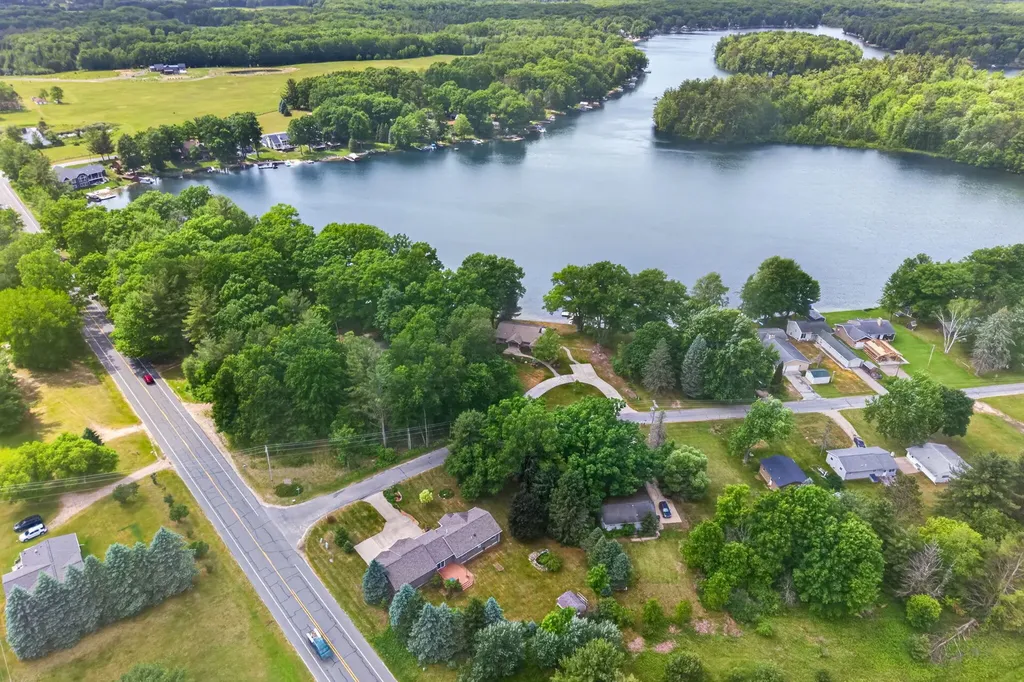 8508 Wood Street Morton Township MI 49332