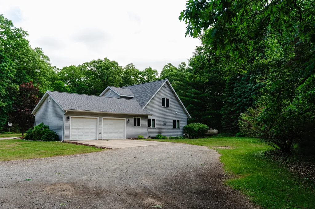 9880 S Spruce Avenue Unknown City MI 49337