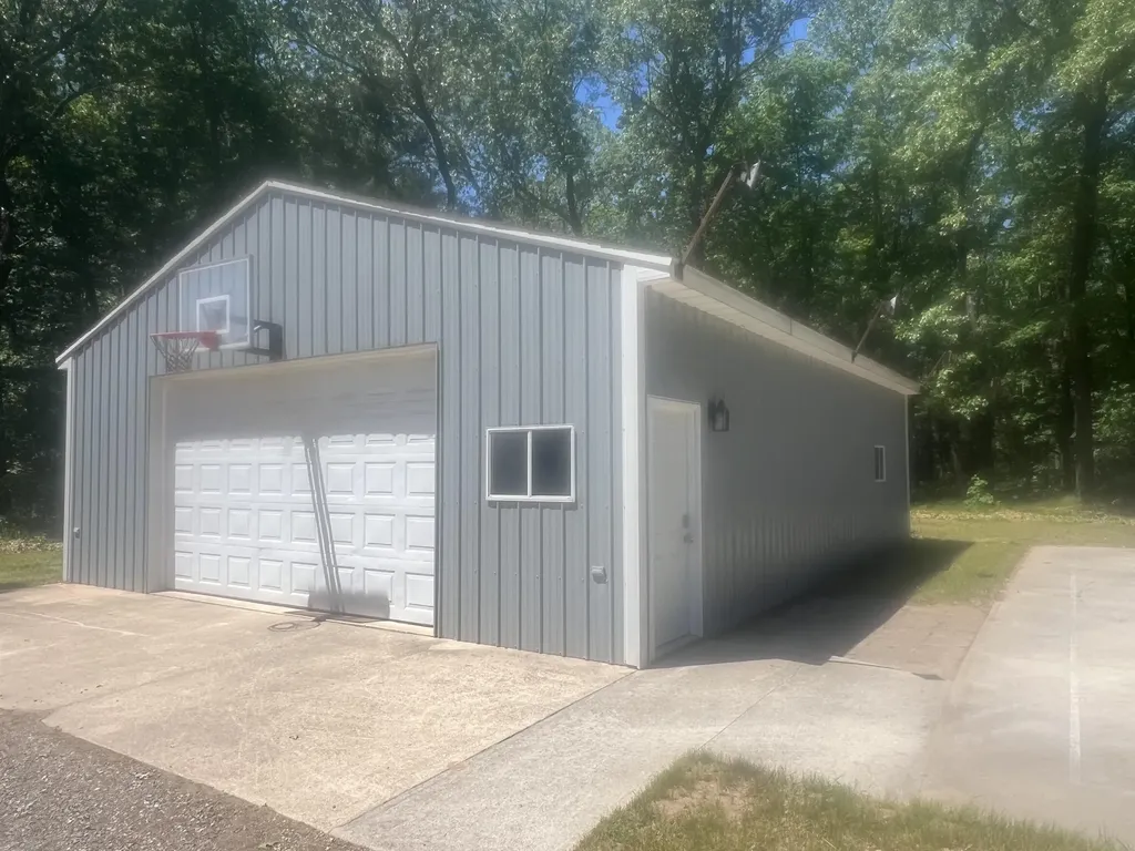 9880 S Spruce Avenue Unknown City MI 49337