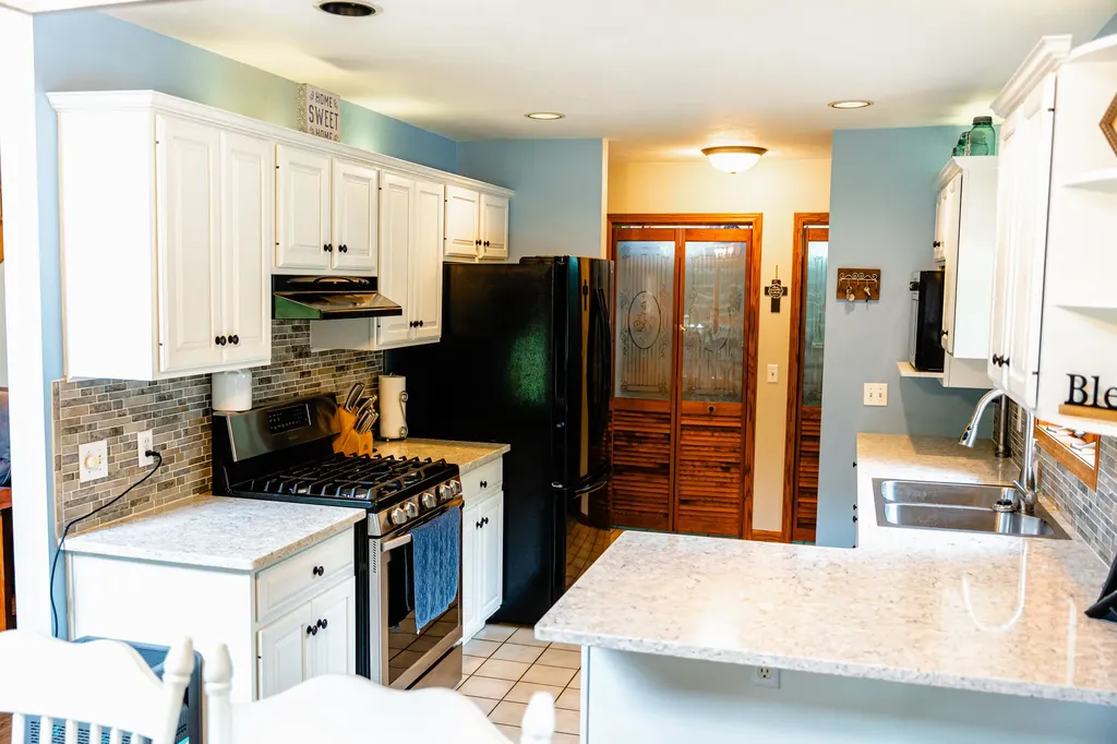 9880 S Spruce Avenue Unknown City MI 49337