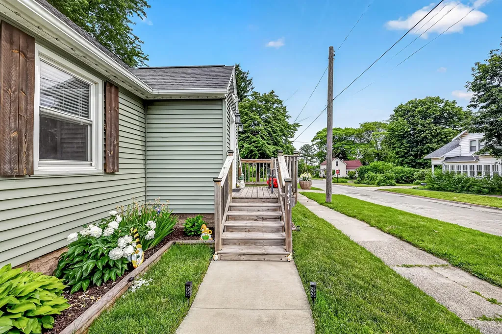 1451 Barclay Street Muskegon City MI 49441