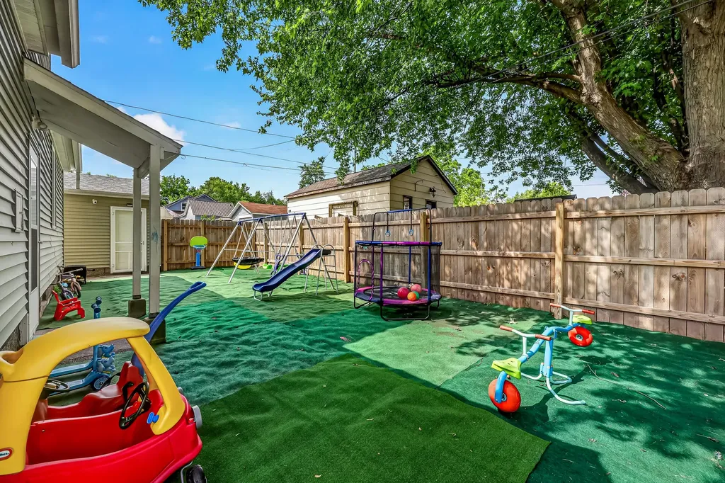 1451 Barclay Street Muskegon City MI 49441