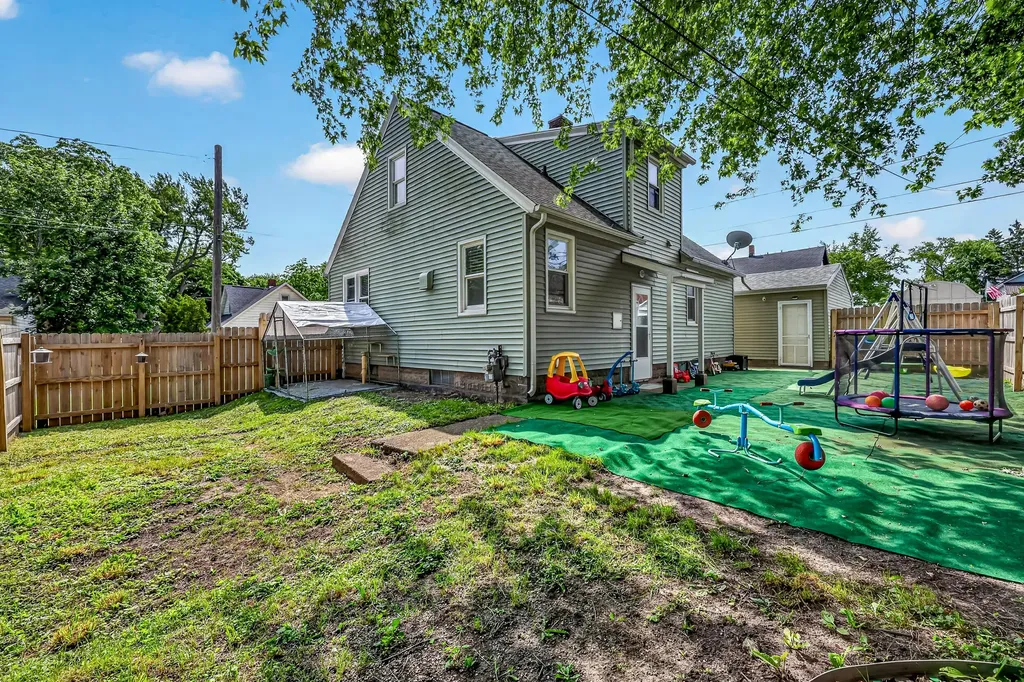 1451 Barclay Street Muskegon City MI 49441
