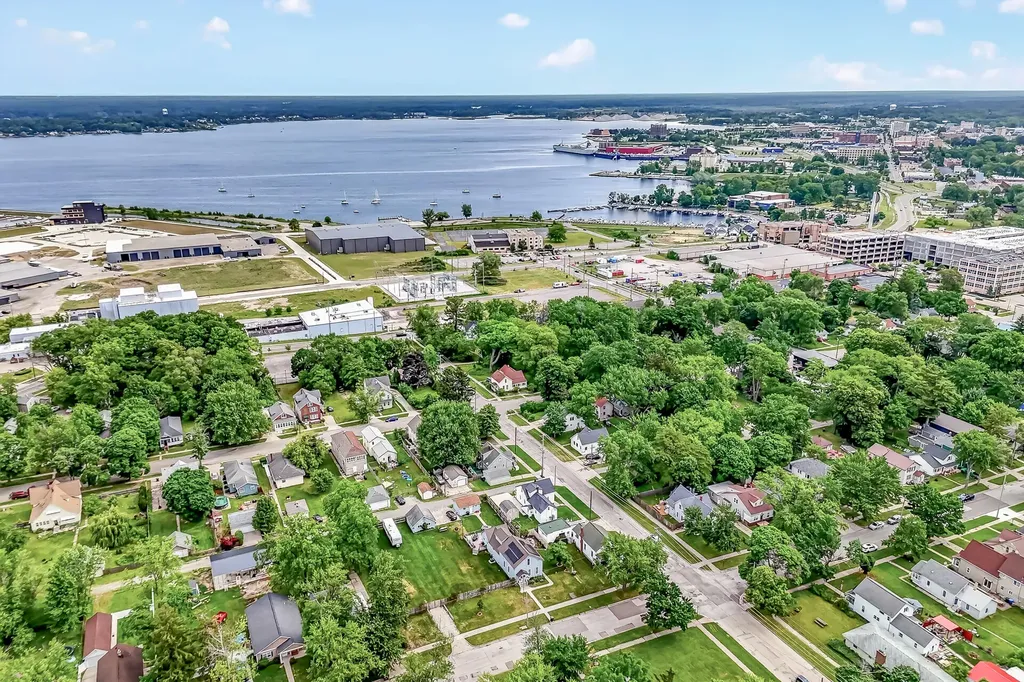 1451 Barclay Street Muskegon City MI 49441