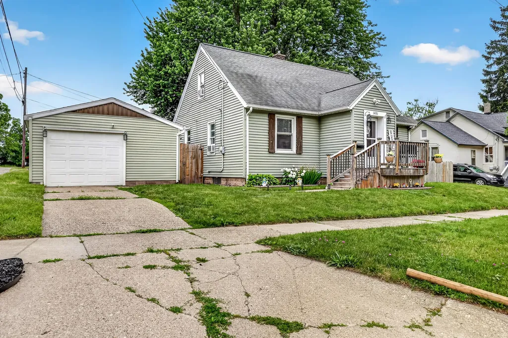 1451 Barclay Street Muskegon City MI 49441